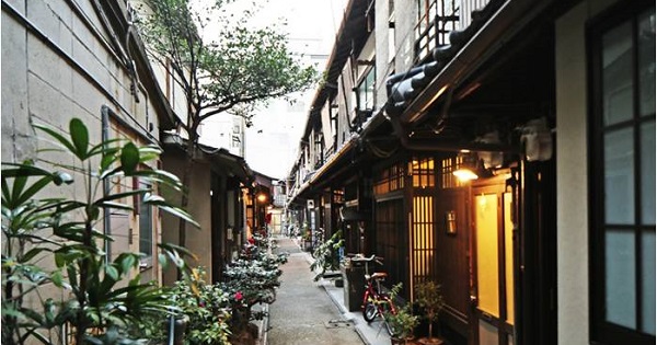 あじき路地（京都市東山区）。京都にはこのような細街路や袋路がそこここにある