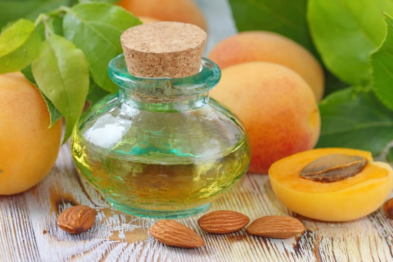 lisa870160700056.jpg - apricot aroma oil and fresh fruit