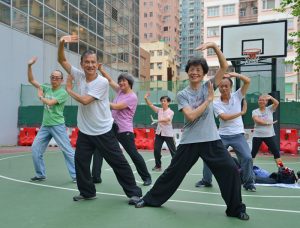 長寿世界一の香港　秘訣は、高齢者の「外出好き」「多忙」か
