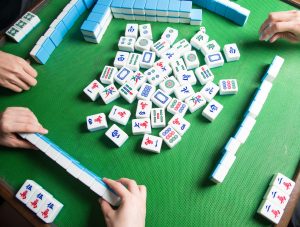 defun131200065.jpg - people playing mahjong game
