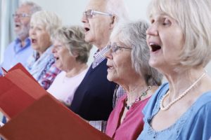 声が低くなる、かすれる…声の老化を改善｜自分でできる声帯トレーニング法