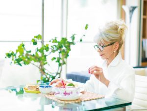 80才の美容家「1人の朝食も贅沢な時間に」【喜寿でも元気でキレイな人の食習慣】