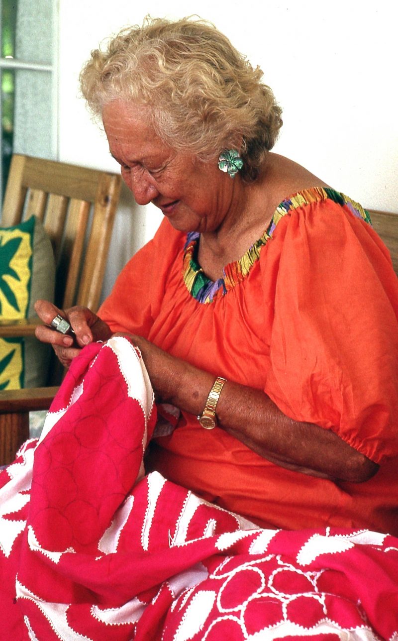 ラロトンガ島の老女