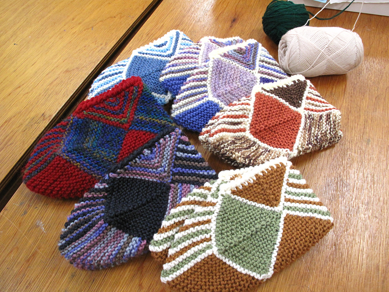 介護付有料老人ホームの入居者が作った手編みのくつした