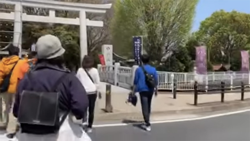 「京都まで歩く東海道」の企画で歩く姿を撮った写真