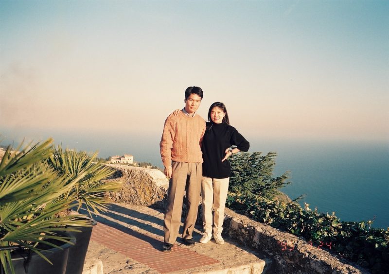 結婚して2年目の山城夫妻。南フランスのエズ村の植物園で。1995年（27才）