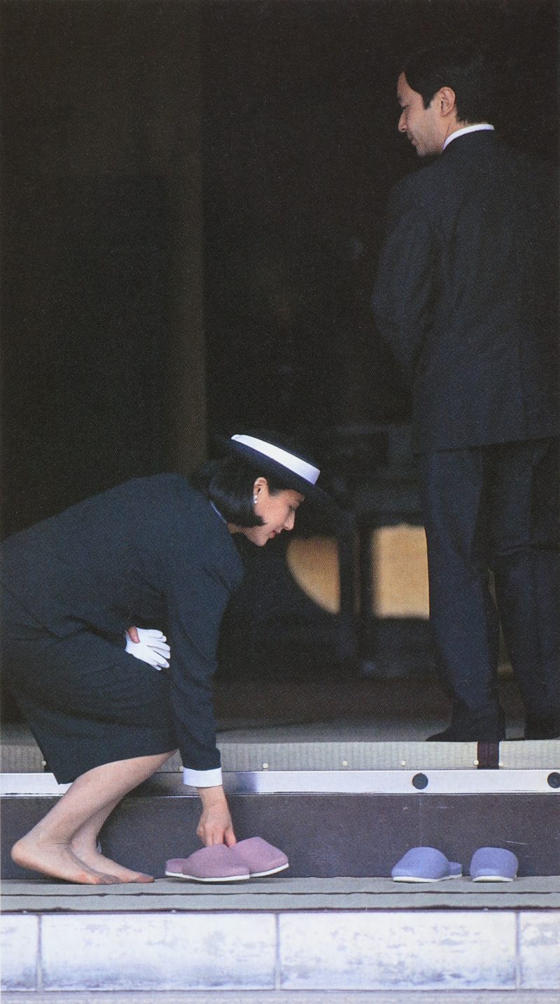 ’94年4月22日　「みどりの愛護のつどい」で奈良県へ。寺院の廊下で…