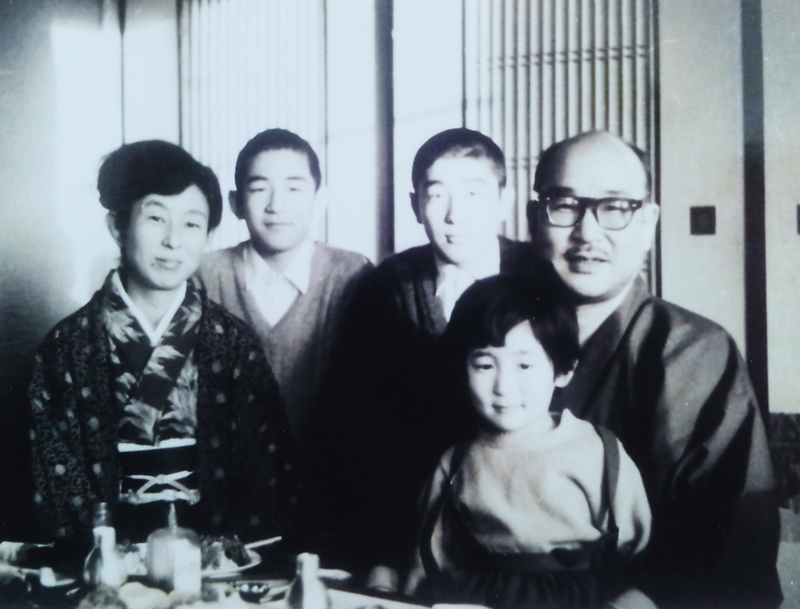 菊田あや子さんが幼いころの家族写真