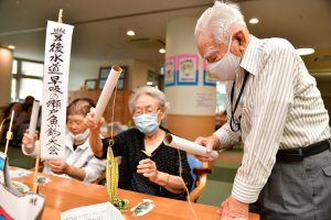 日本最高齢99歳の理事長がいる特養に密着｜究極の老老介護を実践する“やすらぎの郷”の日常
