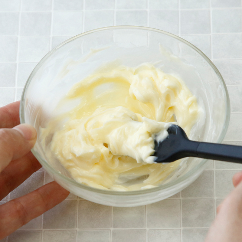 練ってクリーム状にすればパンに塗りやすい。
