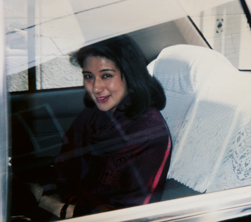 1993年3月、お車の窓越しに微笑まれる雅子様
