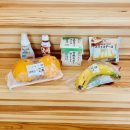 セブンイレブンのスライスチーズとバナナとしらぬい2玉とアサヒコの有機大豆を使った濃い豆乳の絹 ３Pと明治のR-1ドリンク低糖低カロリーとサクラ印ハチミツの純粋アカシアはちみつ250g