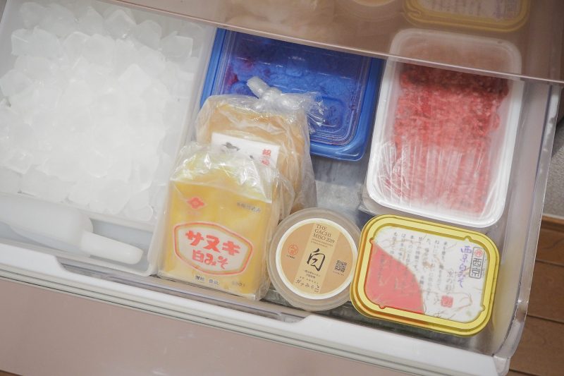 冷凍室に味噌が保管されている
