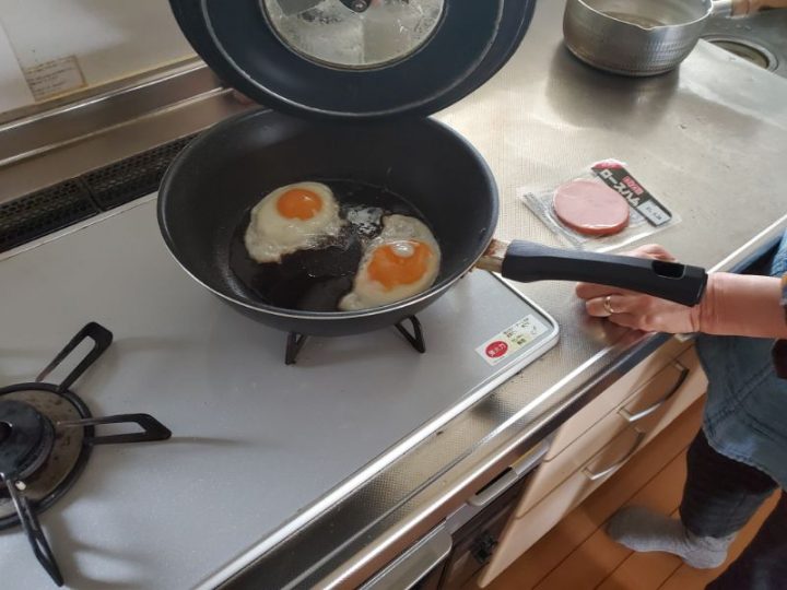 認知症の母が焼く目玉焼き