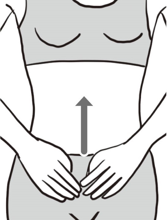 両手で大腸全体を持ち上げるようなイメージでマッサージする女性のイラスト