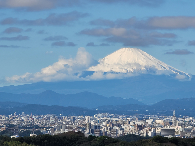 半僧坊には富士見台があり、天気がよければ富士山まで見渡せる。
