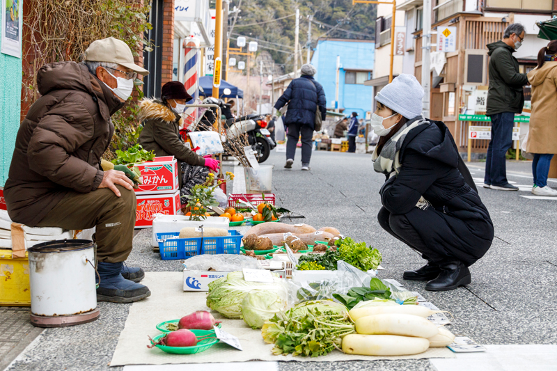 勝浦朝市