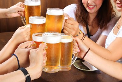 お酒を久々に飲むと酔う理由 酒が強い人と弱い人の違い「日本人の40パーセントは酒豪と下戸の中間タイプ」 (1/1)| 介護ポストセブン