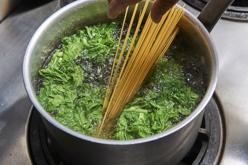 菜の花とトマトのパスタ