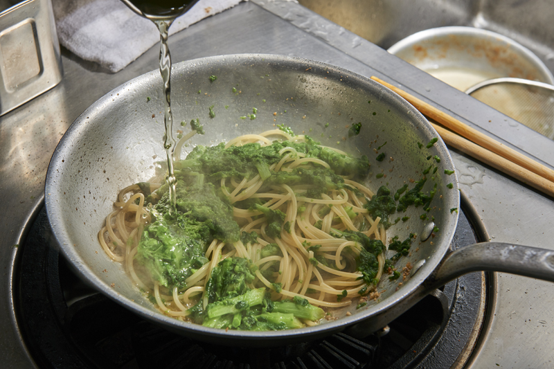 菜の花とトマトのパスタ