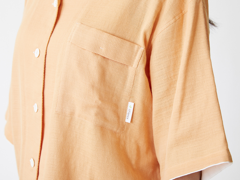 『リフランス　綿麻ワッフルガーゼ半袖パジャマ』の胸元部分