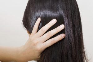 白髪はなぜ生えるのか…原因を知ることが予防につながる「髪から若返るケア法」を専門家が解説