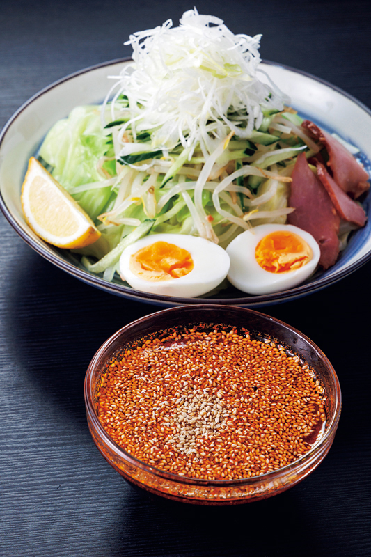 「広島流つけ麺 からまる」の『広島流つけ麺』（並850円）は、三日三晩漬け込んだ自家製のたれが自慢。