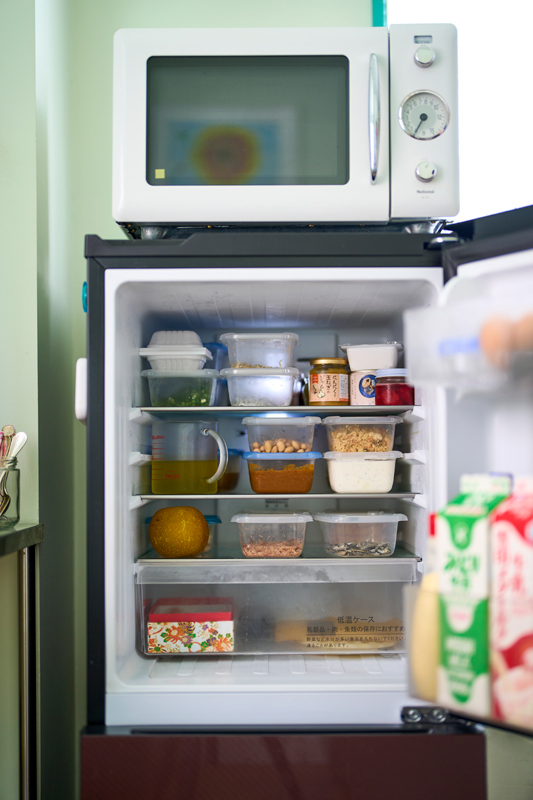 冷蔵庫の上のスペースもフル活用