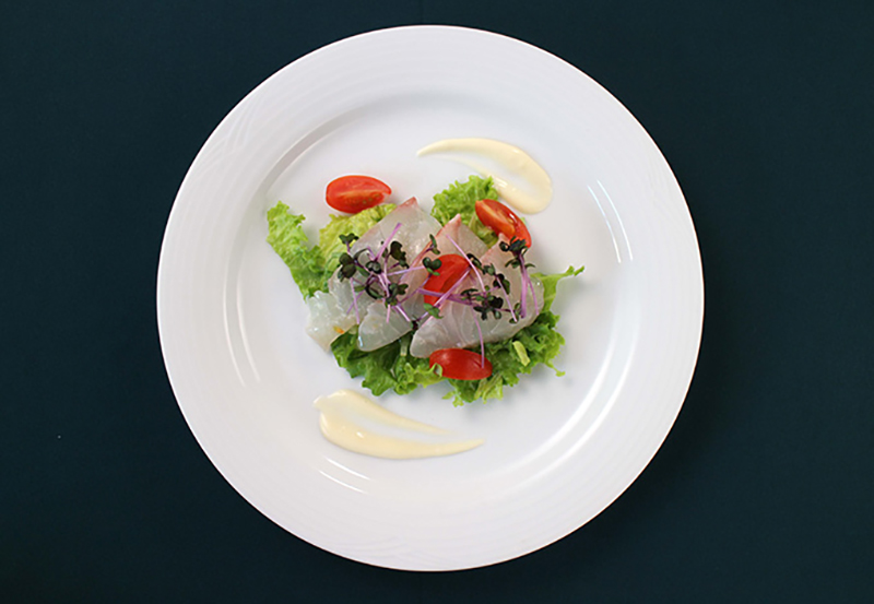 白身魚の刺身サラダ