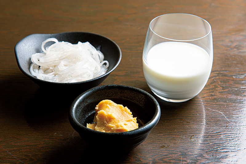 牛乳と白みそ。春雨も奈良の名産品