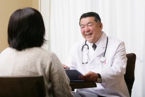 痛みを感じたら我慢せずに病院に行こう
