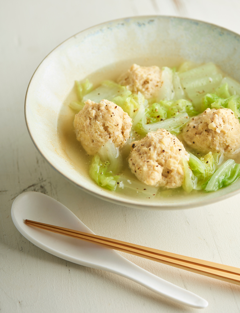 鶏団子と白菜の塩麹スープ