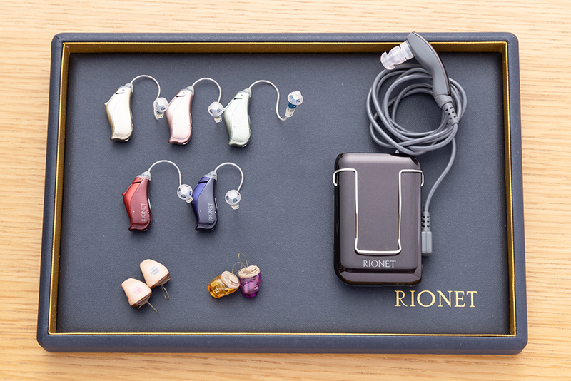 「耳かけ型」「耳あな型」「ポケット型」などリオン社の補聴器