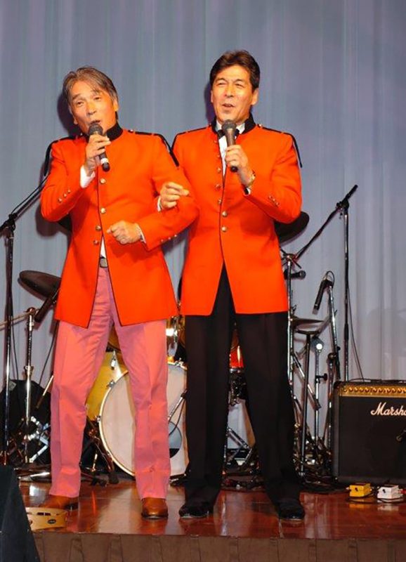 「堺正章60th Birthday Party」（2006年8月）で熱唱する井上順と堺