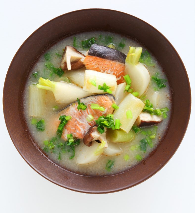 鮭と焼きかぶの甘酒スープ