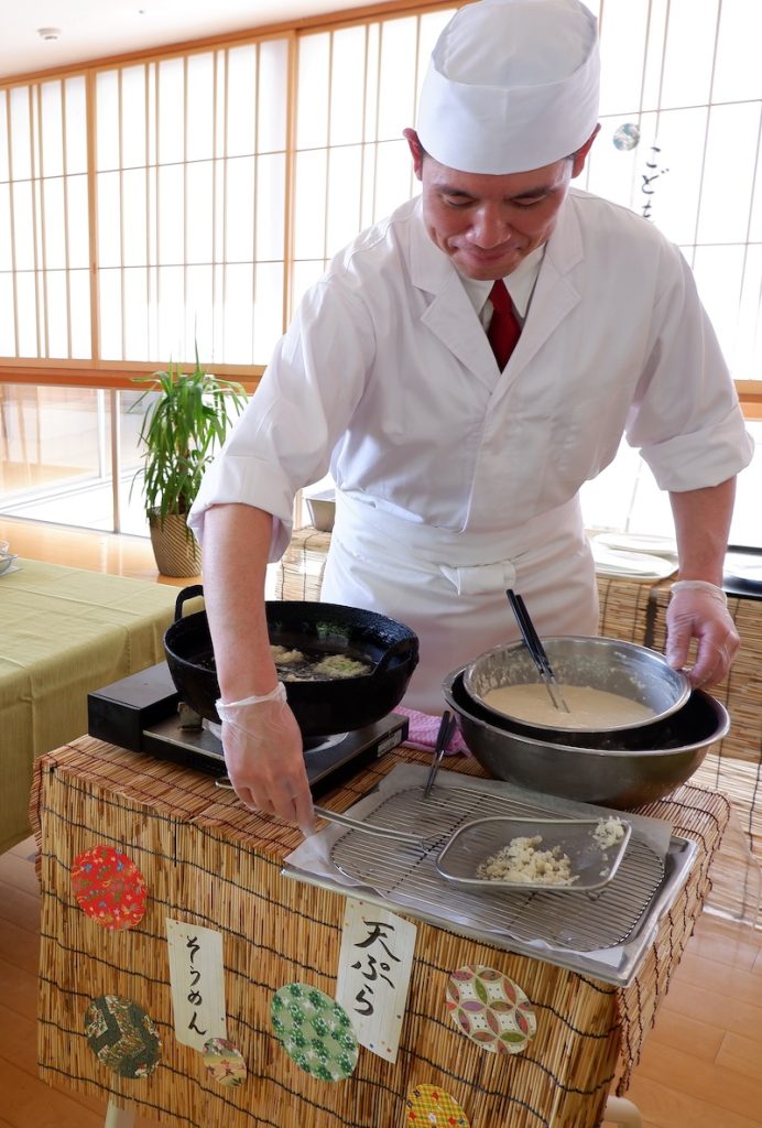 天ぷらを「ジュワ～」と揚げる音が食欲をそそる