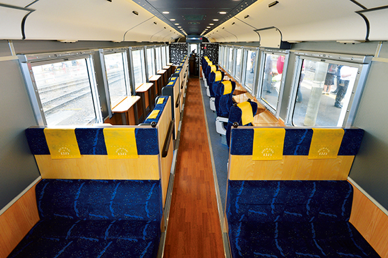 観光列車「HIGH RAIL 1375」の車内