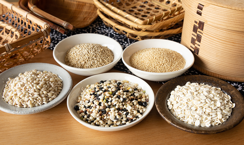 麦類や玄米などの穀物類