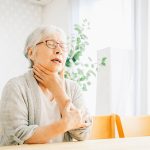 更年期女性の声のかすれ・高音の出にくさは「お口まわりの老化」が原因！ボイストレーナー直伝活舌トレーニング