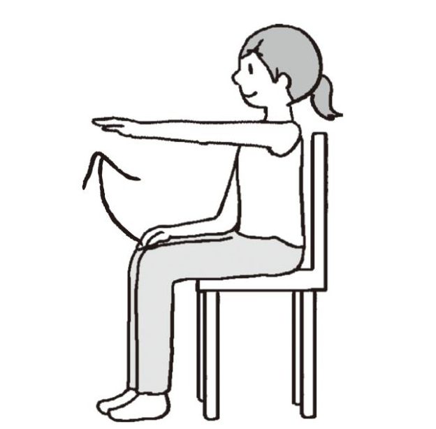 椅子に座り右手は太ももの上に、左手はまっすぐ前に伸ばす女性のイラスト