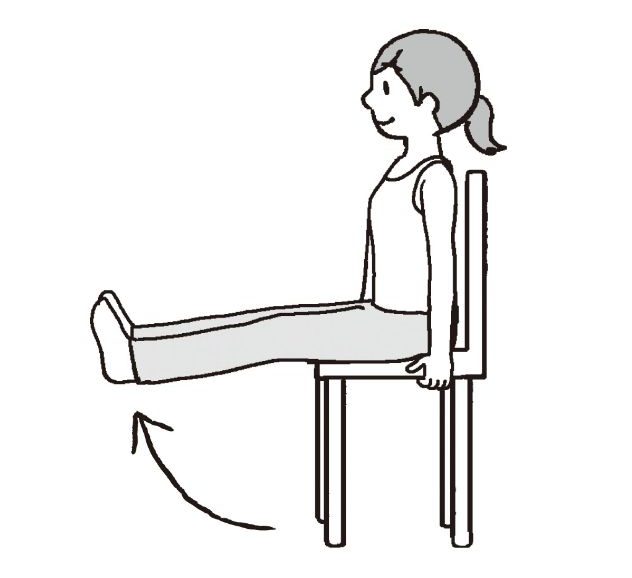 椅子に座り足をまっすぐ前に上げる女性のイラスト