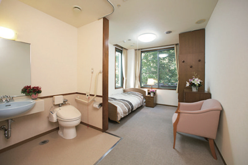 居室は全て個室でプライバシーが守られている。入居者の好みで室内装備の変更も可能