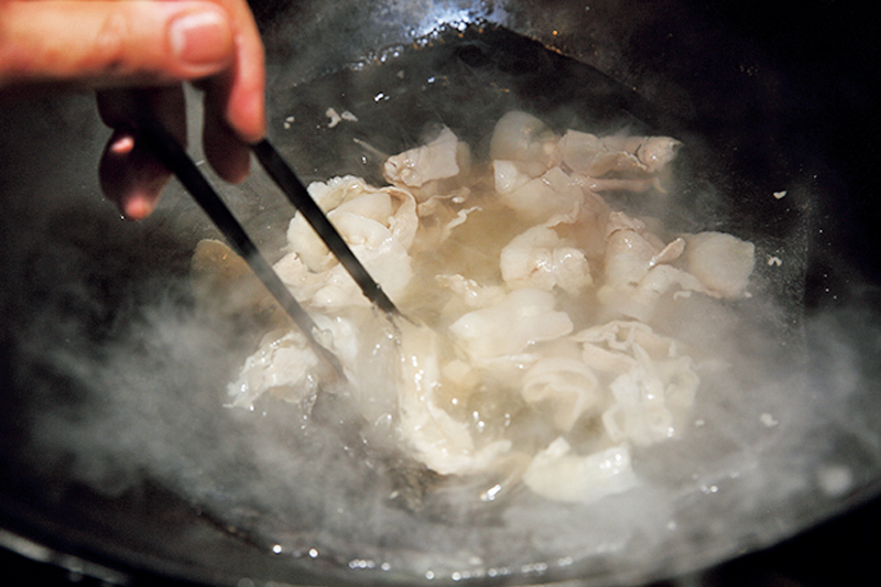 肉は時間をかけずサッと茹でる