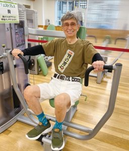 「何才でも筋肉はつけられる」と、区の介護予防総合センター『ラクっちゃ』に週１回、筋トレに通う馬場さん。