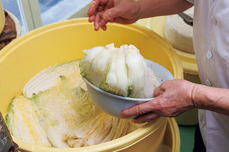 白菜を生ぬかに入れるまでに白菜は塩水にひと晩漬ける