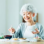 「朝食を抜く」「食事後すぐ寝る」悪習慣と言われる定説には医学的根拠がない？　空腹時間がメタボや動脈硬化の予防に効果的【医師解説】
