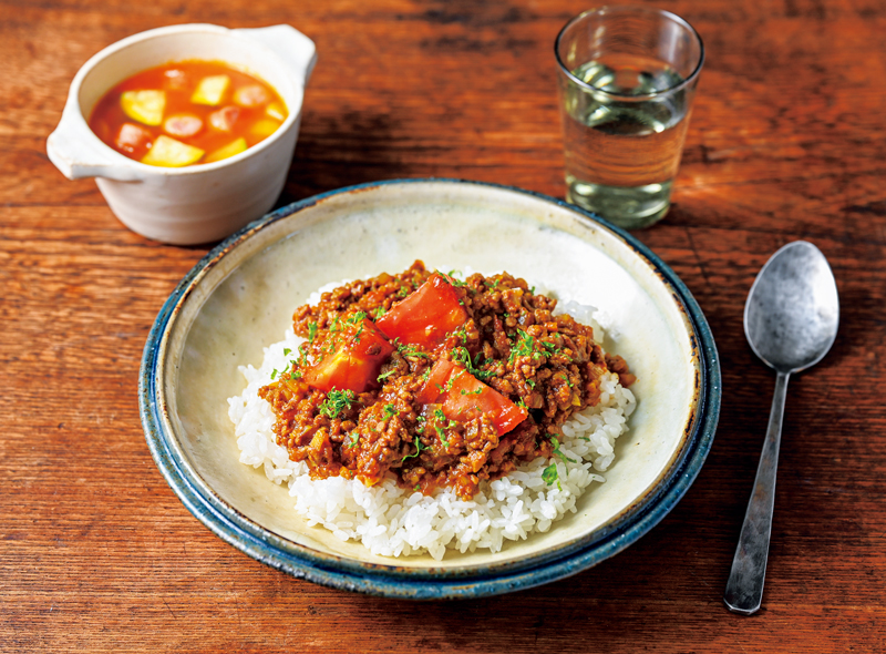 トマトたっぷりドライカレー、トマトとウィンナのミネストローネ