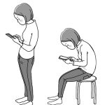 首や肩こり、頭痛は「スマホの姿勢」が問題かも？不調をリセットする簡単エクササイズ4選【専門家監修】