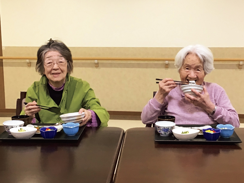 毎日の食事は楽しみのひとつ。工夫を凝らした食事が楽しめる老人ホームで老後を豊かにしよう