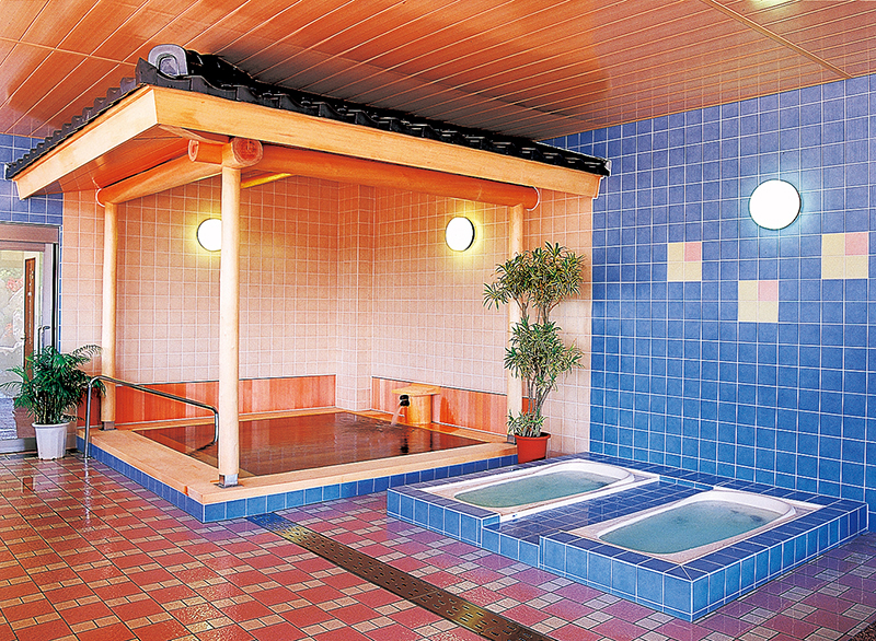 大浴場には多種多様な温泉設備を設置